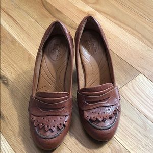 Clark Indigo leather heels size 5 1/2 M